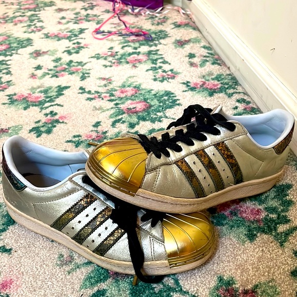 Custom made adidas superstars - Picture 1 of 1